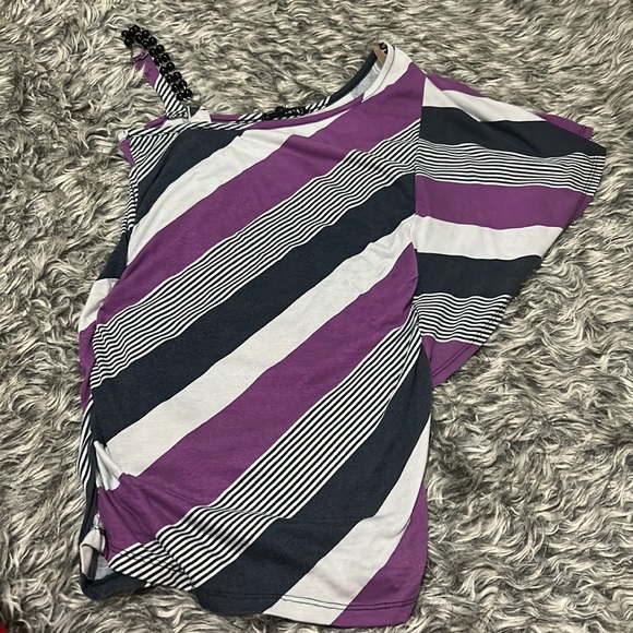 Stripe one sleeve shirt - Picture 1 of 4